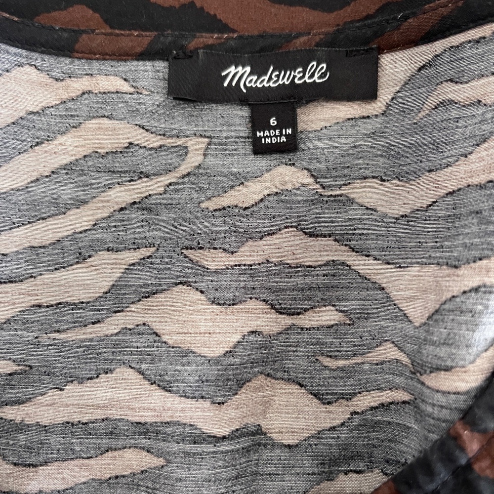 Madewell Abstract Animal Print V-Neck Mini Dress Size 6 | Short Sleeve Textured - Picture 4 of 8